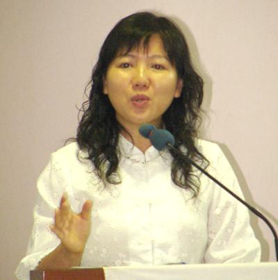 Wong Chung Yiing | 黄俊燕