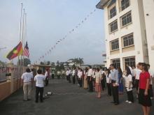 Raising the National Flag | 升国旗